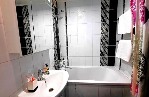 Sukhinovka Apartment | Один каштан Квартира у м Полтава Мережа Alex Apartments Документи для відряджень Безконтактне заселення 24-7