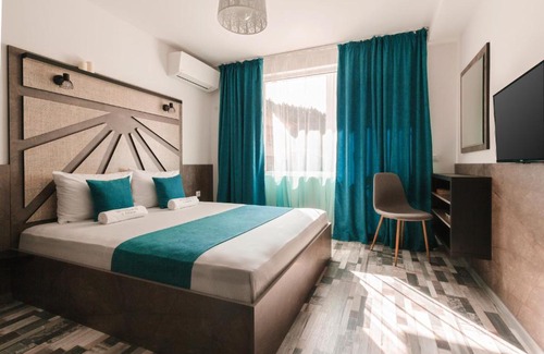 Devin House | ОРФЕЕВИТЕ ПЕСНИ