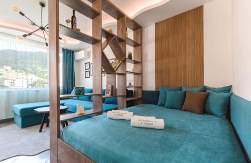 Devin House | ОРФЕЕВИТЕ ПЕСНИ
