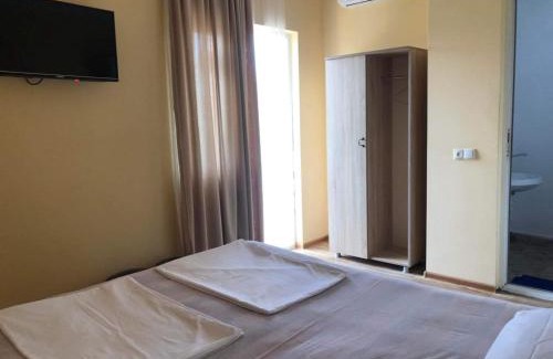 Kobuleti Bed & Breakfast | Отел Нана