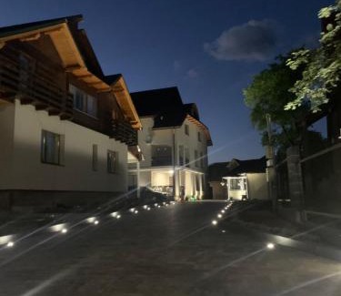 Mykulychyn Apartment | Панська Садиба