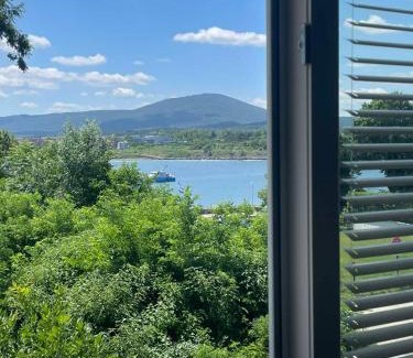 Akhtopol Apartment | Прекрасен апартамент с гледка към морето в Царево