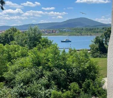 Akhtopol Apartment | Прекрасен апартамент с гледка към морето в Царево