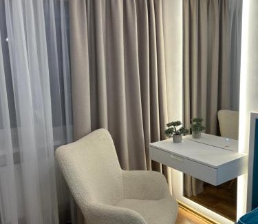 Cherkasy Apartment | Простора та стильна 2 кімнатна в центрі Черкас на бульварі Шевченко з панорамним видом та СмартТВ! Дві окремі охайні спальні з кондиціонерами,поруч парковка з охороною