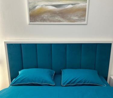 Cherkasy Apartment | Простора та стильна 2 кімнатна в центрі Черкас на бульварі Шевченко з панорамним видом та СмартТВ! Дві окремі охайні спальні з кондиціонерами,поруч парковка з охороною
