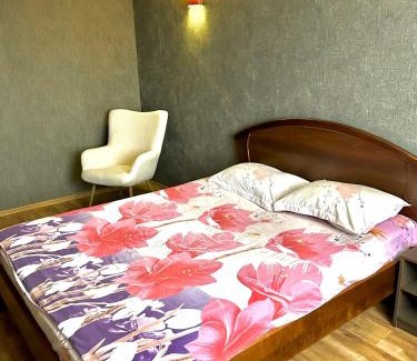 Cherkasy Apartment | Простора та стильна 2 кімнатна в центрі Черкас на бульварі Шевченко з панорамним видом та СмартТВ! Дві окремі охайні спальні з кондиціонерами,поруч парковка з охороною