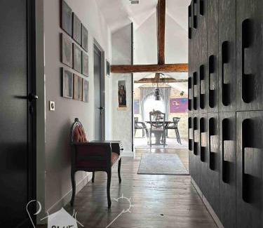 Ruse Center Apartment | Пространства за гости Синият час - апартамент The Glass Moon