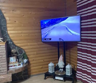 Yaremche Cabin | Світанкове сяйво