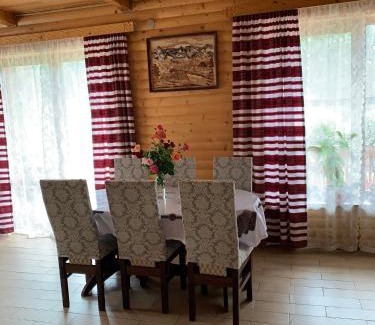 Yaremche Cabin | Світанкове сяйво