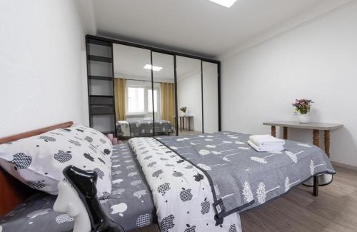 Obolon' Apartment | Світла, комфортна квартира біля метро Мінська