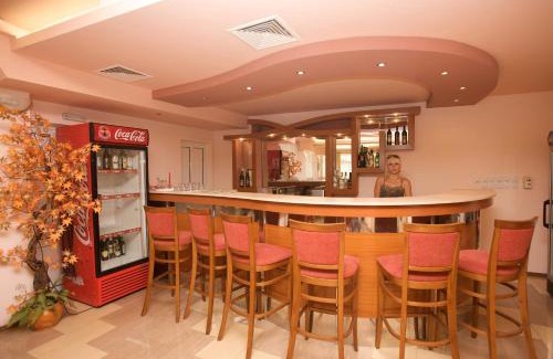 Nessebar New Town Hotel | Семеен Хотел Елена Палас