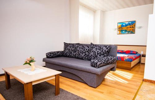 Razlog Apartment | Семеен Хотел Надежда