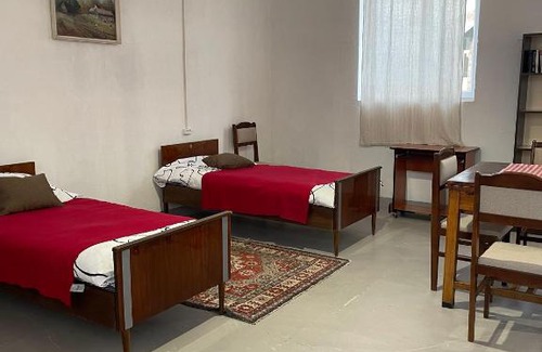 Yerevan Apartment | Спокойное уютное место где можно работать и жить