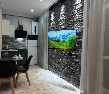 Vanadzor Apartment | Стильная студия у Айрин с панорамным видом на гору ,Арчук"