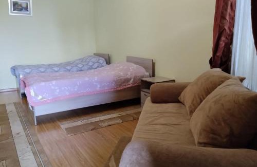 Cholpon-Ata House | Уютный Дворик В Гостях на Иссык-Куле