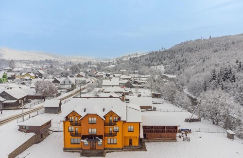 Yasinya Hotel | У Румуна