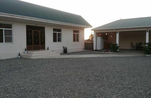 Alakhadzi House | У Сусанны