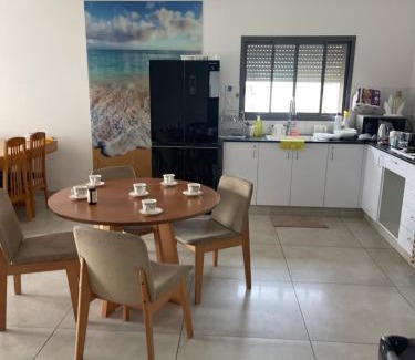 Tiberias Apartment | דירה מההמת נוף לכנרת 10 אנשים