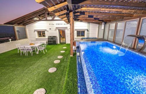 Rameh Apartment | וילה קריסטל - וילות מדהימות עם בריכות פרטיות, ג'קוזי וסאונה