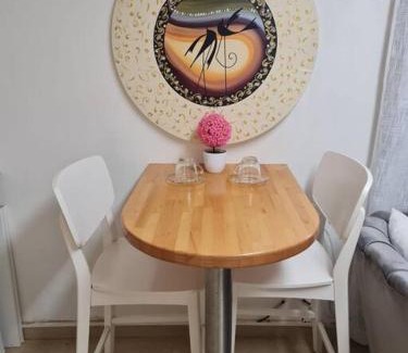 Herzliya Apartment | יחידת דיור (חדר וחצי) - גינה פרטית, חנייה חופשית !