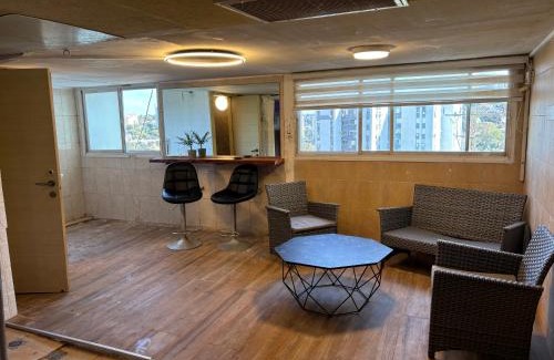 Haifa Bed & Breakfast | לאון ספא לופט - חדרי אירוח עם בריכה פרטית וסאונה בלב חיפה