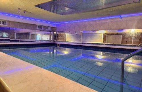 Haifa Bed & Breakfast | לאון ספא לופט - חדרי אירוח עם בריכה פרטית וסאונה בלב חיפה