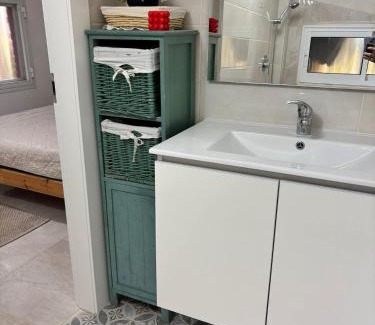 Shlomi Apartment | מול ההר