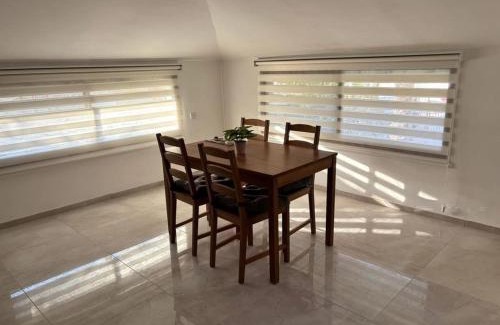 Shlomi Apartment | מול ההר