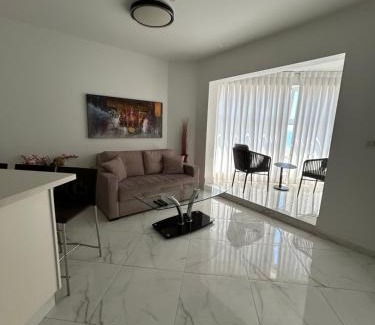 Bat Yam Apartment | סוויטת אהבה מתוקה על הים-Sweet Love Suite on the sea