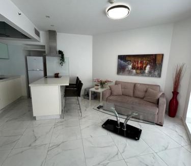 Bat Yam Apartment | סוויטת אהבה מתוקה על הים-Sweet Love Suite on the sea
