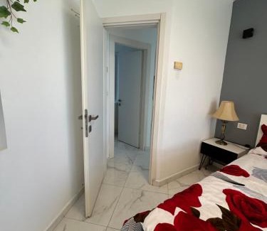 Bat Yam Apartment | סוויטת אהבה מתוקה על הים-Sweet Love Suite on the sea