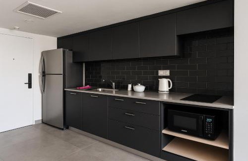 Eilat Apartment | סי סייד אילת חדר משפחתי עם מרפסת ונוף לים ולבריכה