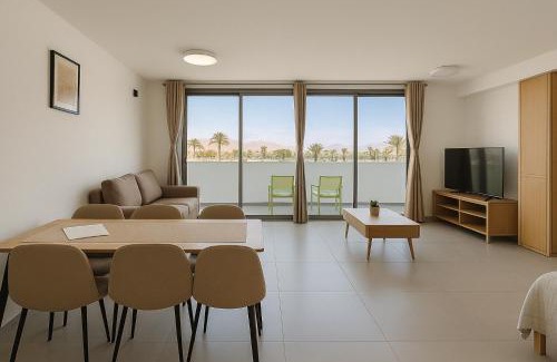 Eilat Apartment | סי סייד אילת חדר משפחתי עם מרפסת ונוף לים ולבריכה