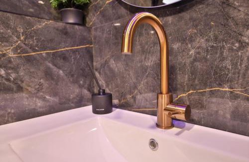 Haifa Apartment | שקיעות אדומות