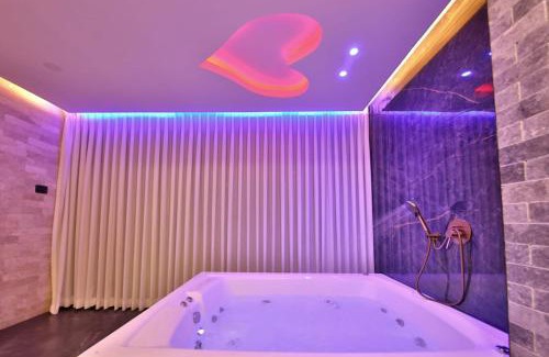 Haifa Apartment | שקיעות אדומות