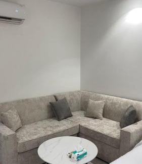 Al Kharj Apartment | استديو بسرير ماستر وجلسه جانبيه