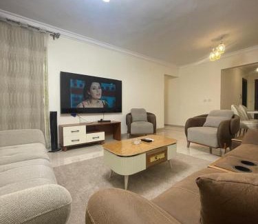 Sheikh Zayed City Apartment | تلاته نوم 3 حمام مطبخ رسيبشن مكيفه بالكامل فرش فندقي واي فاي دور تالت أسانسير