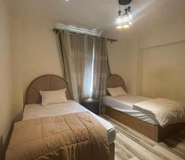 Sheikh Zayed City Apartment | تلاته نوم 3 حمام مطبخ رسيبشن مكيفه بالكامل فرش فندقي واي فاي دور تالت أسانسير