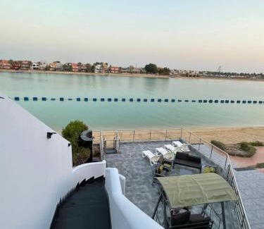 Durrat Al-Arous Ski Chalet | درة العروس شاليه علوي فاخر في شاطئ البرادايس