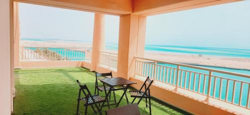 Bay La Sun Apartment | رويال مارينا بانوراما ثلاث غرف Royal Beach family and businesses