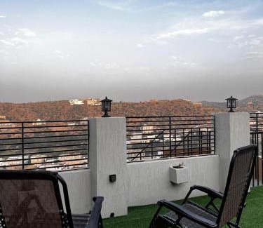 Al Bahah Ski Chalet | شاليهات الجبل