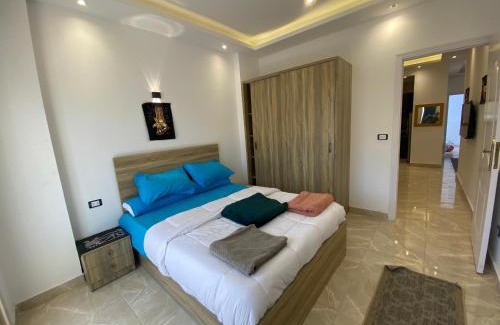 Shurtah al-Dakhlah Ski Chalet | شاليه على البحر بمنتجع سياحي حمامات سباحه شاطئ رملى دور ثالث علوى بدون اسانسير