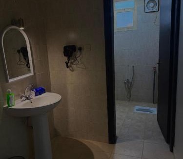 Buraydah Apartment | غرفة وصالة بدخول ذكي