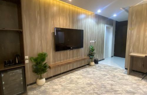 Al Kura Apartment | غرفة وصالة سوبر فندقية فاخرة