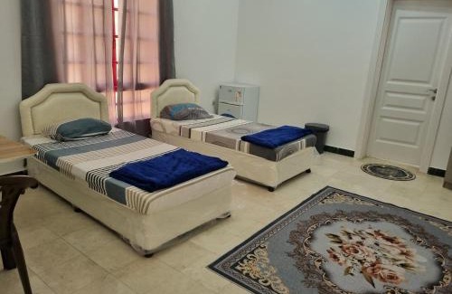 Seeb House | هاستل آذرخش عمان