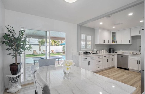 Winnetka House | ৎ୭ Los Angeles Glamour Home ৎ୭ Pool, Fire pit, games & more.