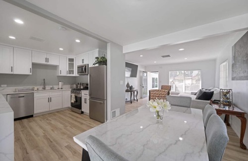 Winnetka House | ৎ୭ Los Angeles Glamour Home ৎ୭ Pool, Fire pit, games & more.