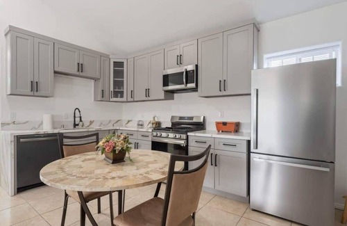 Winnetka House | ৎ୭Bright & Gorgeous Canoga Park Guesthouseৎ୭