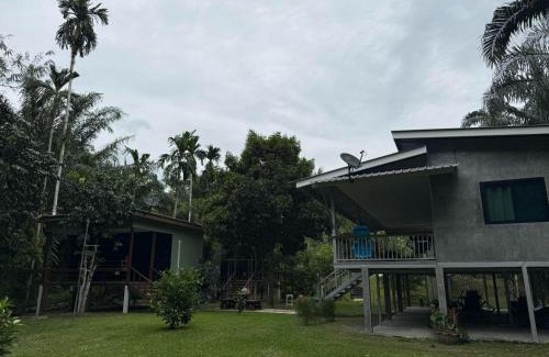 Ban Na Faek House | บ้านสวนริมธาร โฮมสเตย์ ท้ายเหมือง พังงา