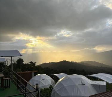 Mae Rim Hotel | เขาเเสงจันทร์ ม่อนเเจ่ม